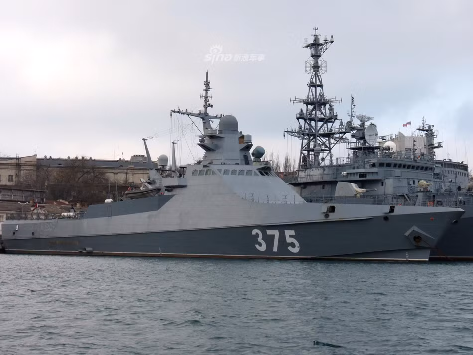 Hải quân Nga dự kiến sẽ đóng mới và đưa vào sử dụng sáu tàu tuần tra loại này. Hiện tại đã có hai tàu được đưa vào biên chế Hải quân Nga và ba tàu khác đang được hoàn thiện. Nguồn ảnh: Sina.