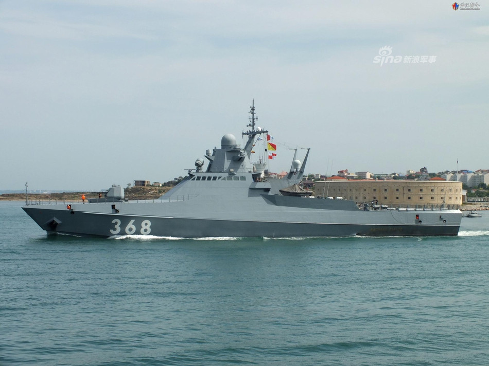 Được thiết kế để thực hiện các hoạt động chủ yếu bao gồm tuần tra, theo dõi, giám sát các vùng biển ven bờ, tàu tuần tra lớp Đề án 22160 được trang bị hệ thống vũ khí khá đồ sộ so với các loại tàu tuần tra được các nước khác trên thế giới sử dụng. Nguồn ảnh: Sina.