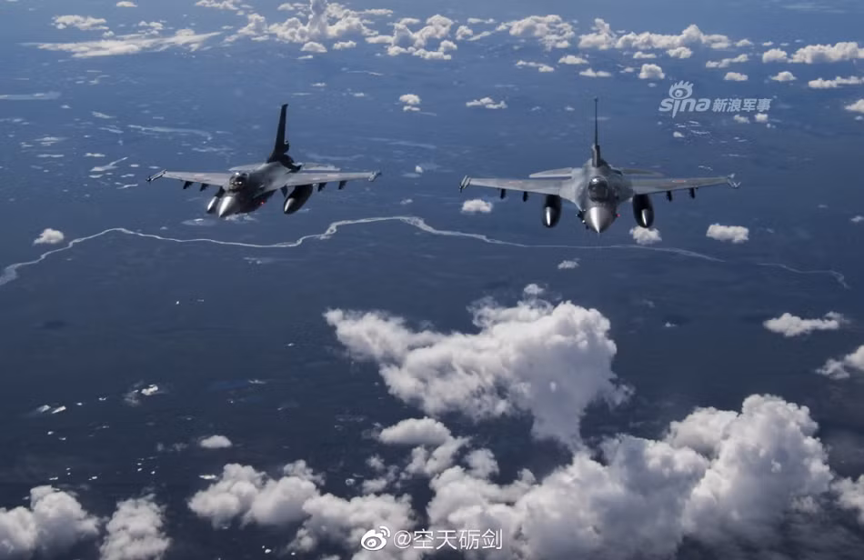 Tổng cộng tới nay Boeing đã sản xuất được tới hơn 800 máy bay tiếp liệu trên không KC-135. Thậm chí tới năm 2013, Israel còn tiếp tục đặt mua loại máy bay tiếp liệu này từ Mỹ dùng tuổi đời của chúng đã lên tới gần 60 năm. Nguồn ảnh: Sina.