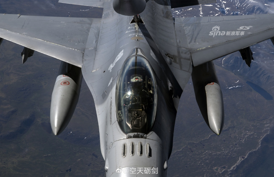 Đây cũng là loại máy bay tiếp liệu đầu tiên trên thế giới được trang bị động cơ phản lực. Trong thời gian phục vụ của Stratotanker, chiếc máy bay tiếp liệu này đã tham gia vào đủ mọi cuộc chiến tranh mà Mỹ có mặt, từ Chiến tranh Việt Nam cho tới chiến dịch Bão táp Sa mạc. Nguồn ảnh: Sina.