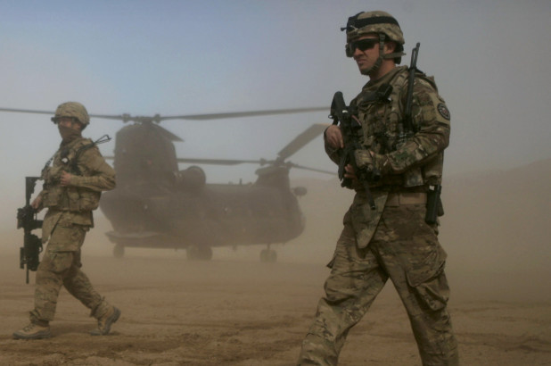 Sai lầm đầu tiên của Mỹ đó là đổ quá nhiều quân vào Afghanistan, tờ Business Insider của Mỹ khẳng định sai lầm này của Mỹ giống hệt với Liên Xô trước đây từng mắc phải khi tư duy rằng càng đông quân, sức mạnh quân sự càng cao thì càng dễ dàng giải quyết được cuộc chiến. Nguồn ảnh: BI.