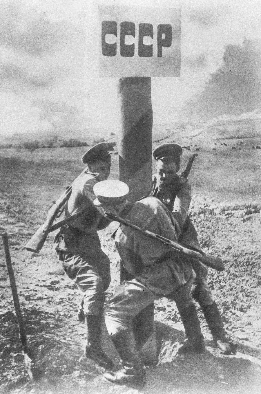 Tháng 8/1982, lính tuần tra biên giới Thổ Nhĩ Kỳ và Liên Xô đã xảy ra va chạm, phía Liên Xô nổ súng khiến hai lính Thổ Nhĩ Kỳ thiệt mạng sau đó cáo buộc hai nạn nhân này đã vượt qua biên giới Liên Xô. Nguồn ảnh: Warontherocks.