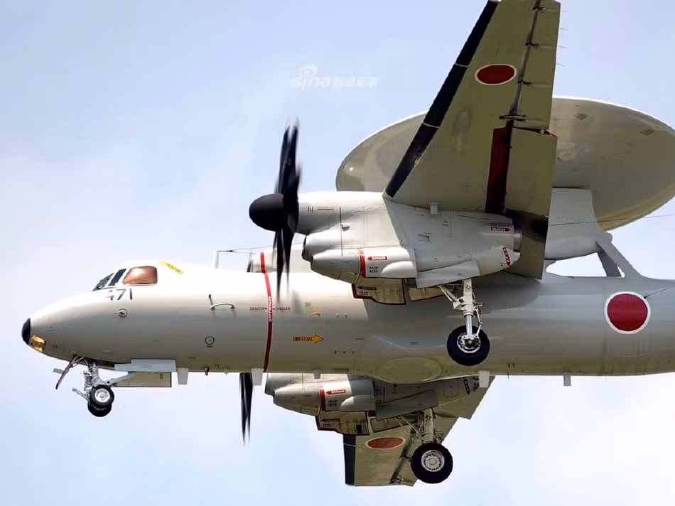 Sau phiên bản máy bay cảnh báo sớm E-2D, chỉ còn một phiên bản mới hơn nhưng được sản xuất đặc biệt chỉ dành cho Đài Loan, đó là phiên bản E-2T/K - có tính năng tương đương với phiên bản E-2C. Nguồn ảnh: Sina.