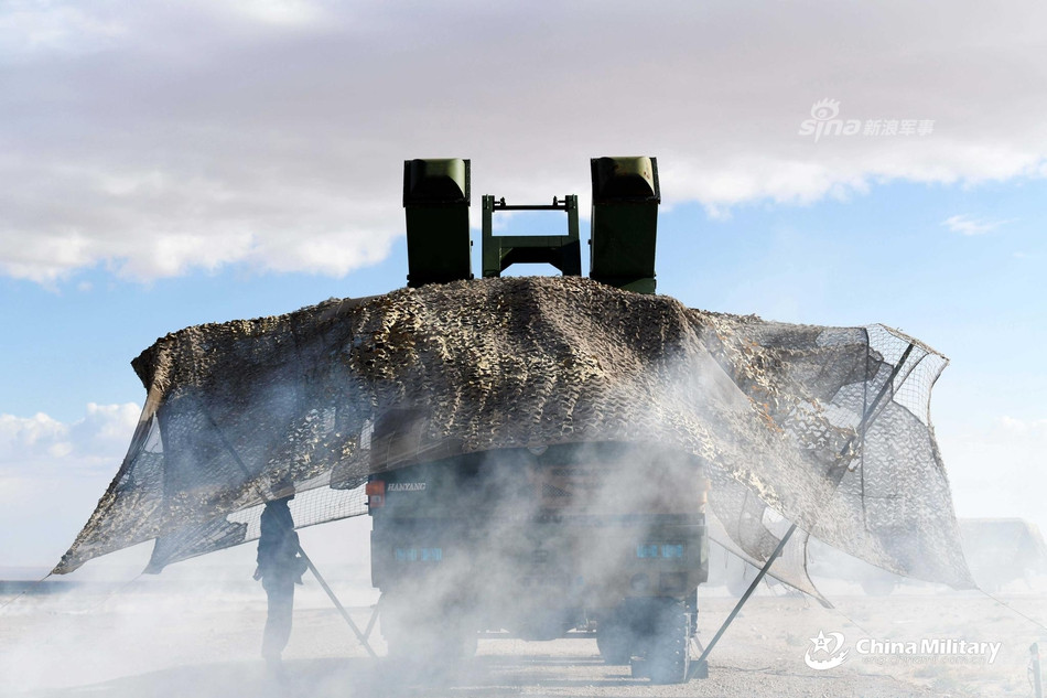 Tầm bắn của tên lửa Hồng Kỳ 6 được cho là vào khoảng 10 km, phù hợp với các mục tiêu bay như trực thăng, máy bay chiến đấu, máy bay ném bom hoặc các loại máy bay trinh sát. Nguồn ảnh: Sina.