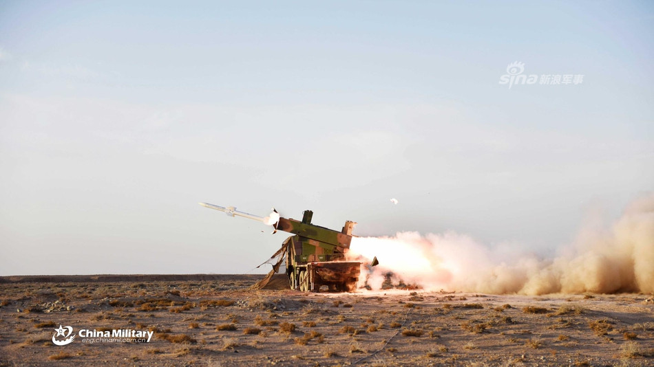 Mặc dù đã xuất hiện và phục vụ trong biên chế Quân đội Trung Quốc từ lâu, tới năm 2015 Hồng Kỳ 6 mới chính thức được lộ diện một cách công khai tại cuộc diễu binh của quân đội nước này. Nguồn ảnh: Sina.