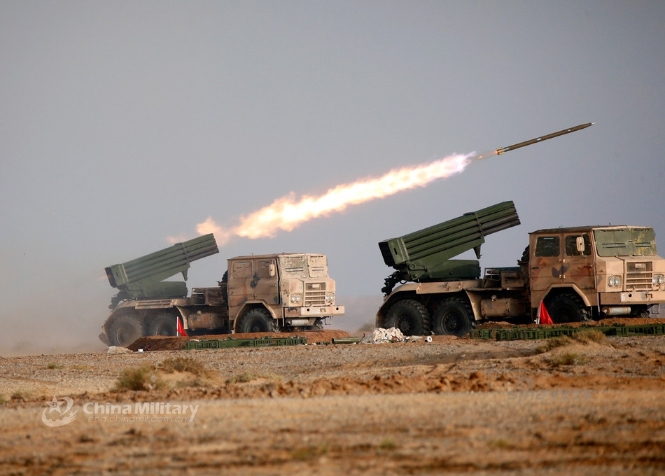 Tuy nhiên, với ưu thế rẻ tiền, hiệu quả và có khả năng reo rắc nỗi sợ hãi kinh hoàng cho đối phương trên chiến trường, các loại pháo phản lực phóng loạt như BM-21 tới nay vẫn được sử dụng với số lượng cực kỳ lớn tại nhiều quốc gia trên thế giới, trong đó có cả Việt Nam. Nguồn ảnh: Sina.