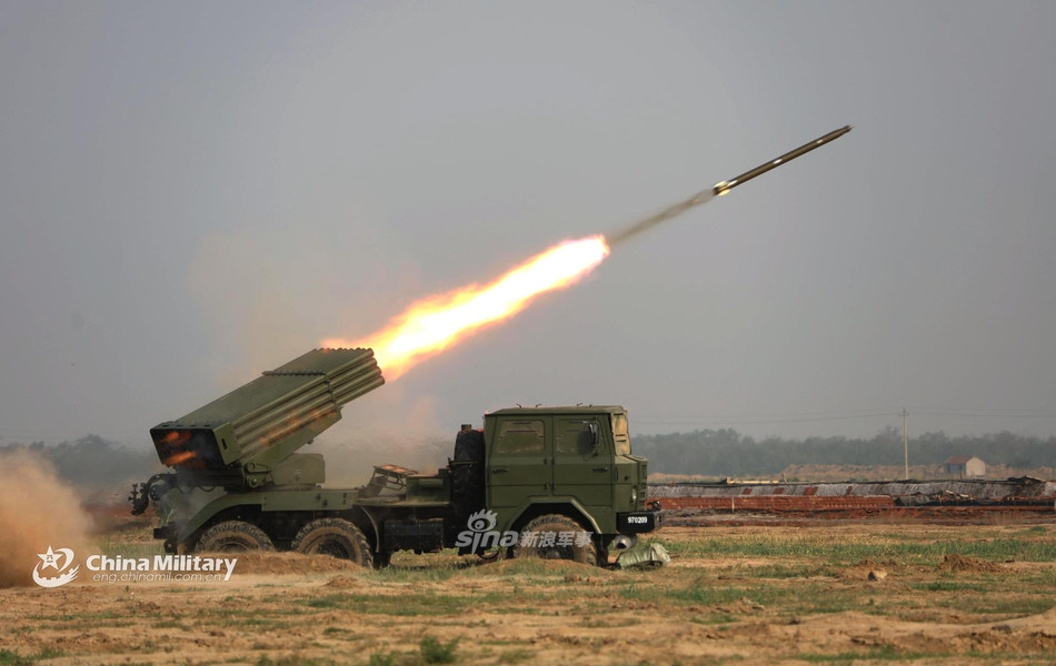 Qua các mỗi quan hệ với các quốc gia thân Trung Quốc ở Đông Âu thời điểm đó, Trung Quốc đã tiếp cận được với những dàn BM-21 nguyên bản do Liên Xô sản xuất. Nhiều nguồn tin cho rằng, Ai Cập chính là nước đã bán BM-21 cho Trung Quốc trong giai đoạn này. Nguồn ảnh: Sina.