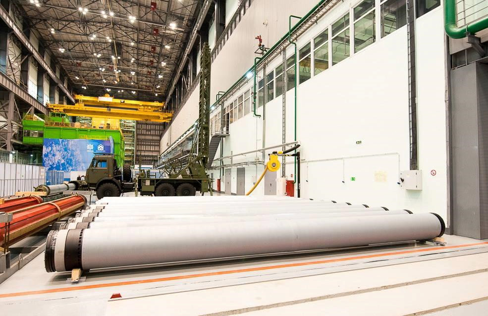 Tên lửa S-400 sử dụng công nghệ "phóng lạnh", tức tên lửa được đẩy ra khỏi ống phóng bằng khí nén đến độ cao nhất định, lúc này động cơ tên lửa mới được kích hoạt. Ảnh: Military Armed Force