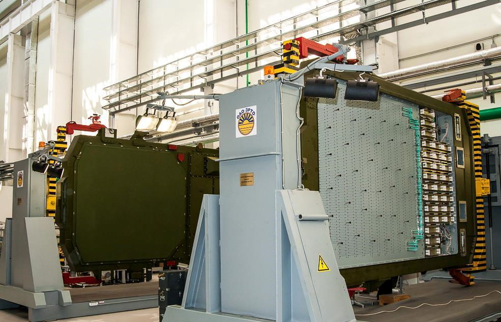 Các ăng ten radar đang được hoàn thiện để chuyển sang bộ phận kiểm tra. Radar của S-400 sử dụng công nghệ quét mảng pha điện tử chủ động với tầm trinh sát 600 km và dẫn đường cho tên lửa tiêu diệt mục tiêu ở cự ly 400 km. Ảnh: Military Armed Force