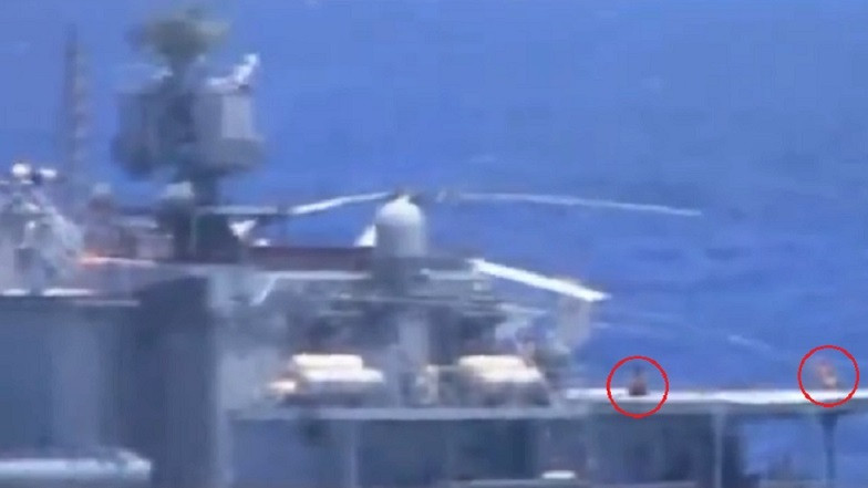 Có vẻ như các thủy thủ Nga không quan tâm lắm đến sự xuất hiện của tàu chiến Mỹ, tuy nhiên sự cố này có lẽ ảnh hưởng không nhỏ đến kỳ nghỉ cuối tuần của các thủy thủ trên tàu Đô đốc Vinogradov. Nguồn ảnh: BI.