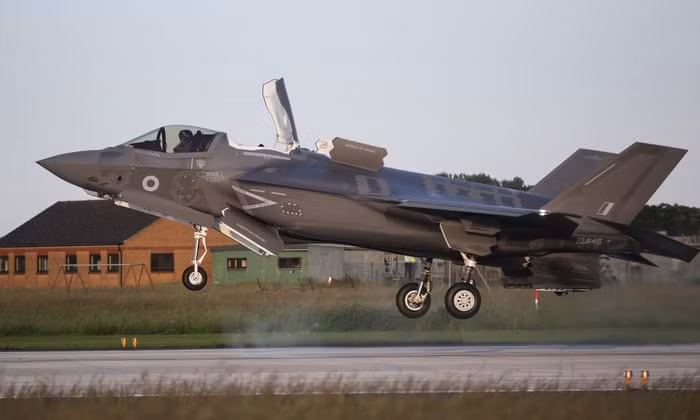 Các tiêm kích F-35B của Anh được sử dụng làm nhiệm vụ bay tuần thám, tìm kiếm dấu hiệu hoạt động của khủng bố IS trong khu vực Iraq và Syria. Nguồn ảnh: BI.