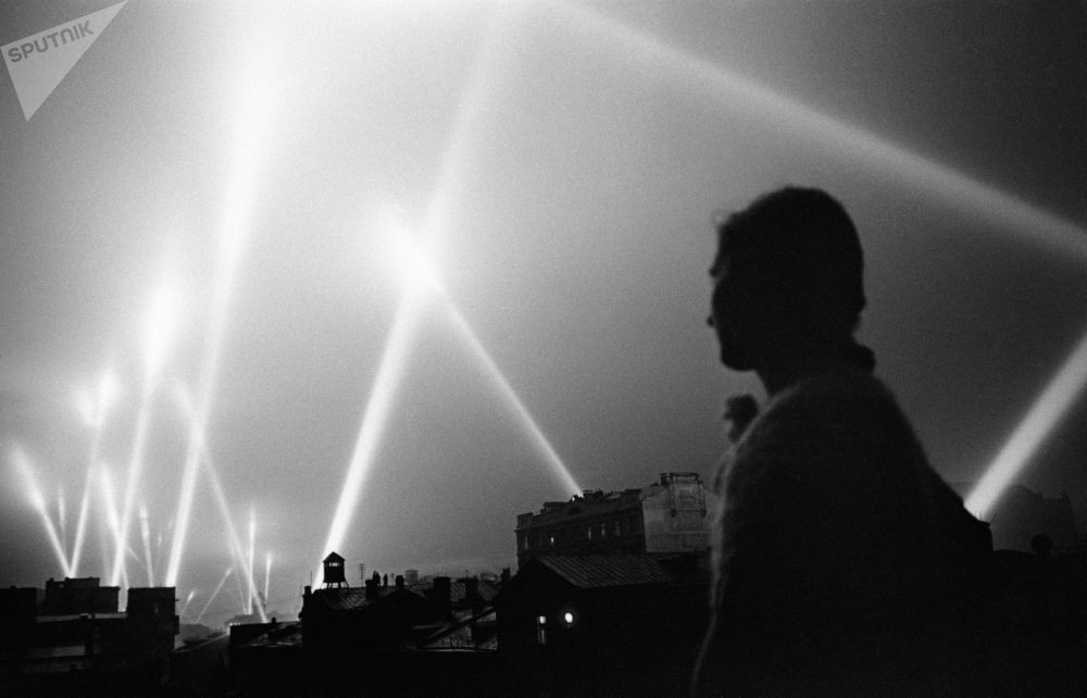 Mạng lưới đèn chiếu để phát hiện máy bay của Liên Xô trong thời kỳ radar chưa được nước này áp dụng. Nguồn ảnh: Sputnik.