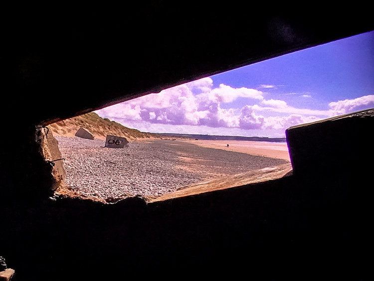 Quân Đức trong những boong-ke như thế này có tầm nhìn bao quát toàn bộ bãi biển Normandie đã sử dụng đủ loại hoả lực đáp trả lại các đợt tiến công của Đồng minh. Nguồn ảnh: BI.