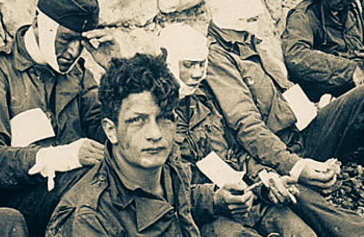 Giữa làn hoả lực súng máy của đối phương và cơn say sóng điên cuồng, những người lính này bằng một cách nào đó vẫn hoàn thành được nhiệm vụ dọn bãi cho cuộc đổ bộ thứ hai. Nguồn ảnh: BI.