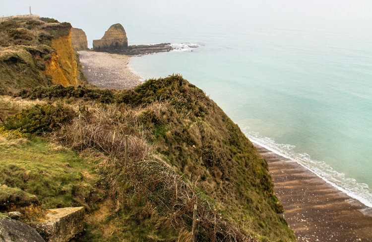 Ngay tại khu vực này của 75 năm về trước, đã có 160.000 quân Đồng minh bao gồm các quốc tịch Mỹ, Anh, Canada, New Zealand,... cùng nhiều quốc gia thuộc Liên hiệp Anh khác đã đổ bộ xuống đất Pháp. Nguồn ảnh: BI.