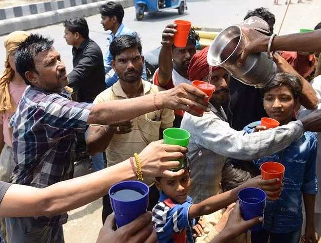 An Do: Nguoi dam chem nhau vi khat, ho khi vao tan lang tim nuoc-Hinh-2