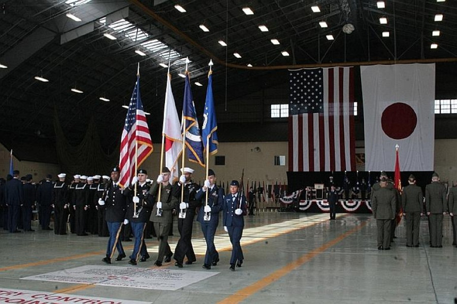 Hạm đội 7 Hải quân Mỹ được đóng tại căn cứ hải quân ở Yokosuka, thuộc tỉnh Kangawa. Trong khi đó Lực lượng Viễn chinh số 3 Thuỷ quân Lục chiến Mỹ được đóng tại Okinawa. Nguồn ảnh: JSDF.