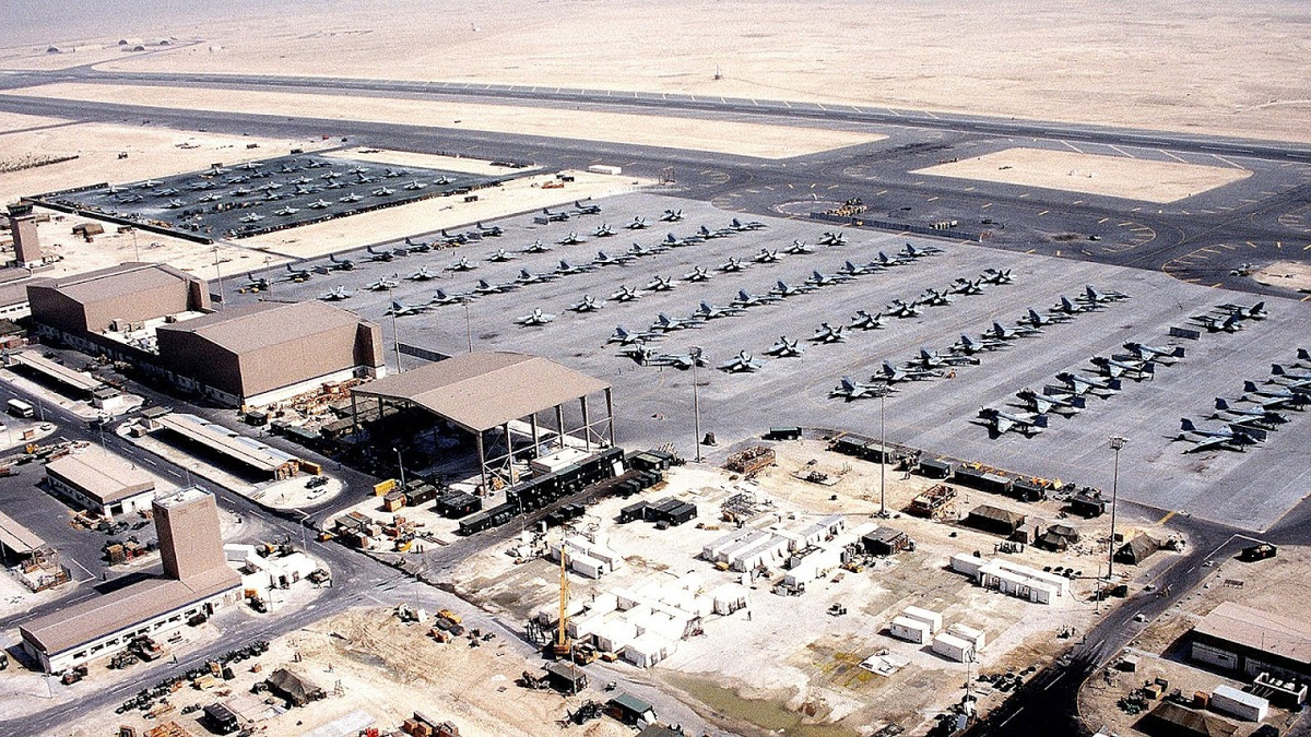 Chính phủ Nhật Bản thậm chí còn phải... chi tiền để trang trải chi phí cho Mỹ đóng quân ở quốc gia này. Theo đó, năm 2007 Nhật Bản đã phải chi khoảng 217 tỷ Yên Nhật tương đương với 2 tỷ USD để hỗ trợ quân đội Mỹ đóng quân tại đây. Nguồn ảnh: JSDF.