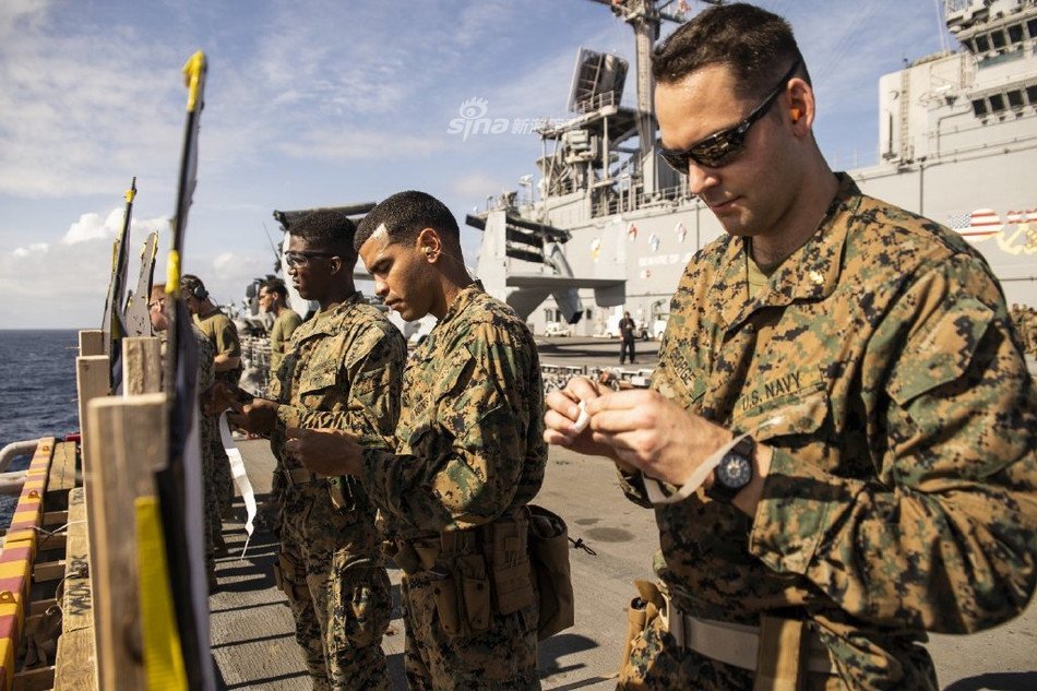 Kỹ năng bắn súng luôn là một trong những kỹ thuật sơ đẳng nhất của binh lính mọi quốc gia trên thế giới và Thuỷ quân Lục chiến Mỹ cũng không nằm ngoài ngoại lệ này. Nguồn ảnh: Sina.