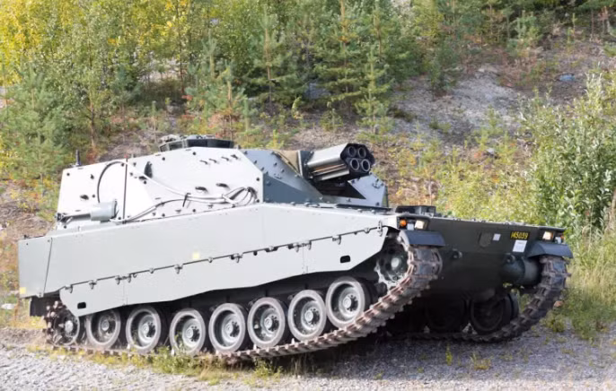 Hiện tại trên thế giới đang có tổng cộng 7 quốc gia sử dụng loại phương tiện chiến đấu này. Điểm đặc biệt của CV90 đó là trong thời bình, nó có thể được sử dụng như xe thiết giáp chở quân hoặc xe chiến đấu bộ binh để giảm chi phí vận hành, khi nổ ra chiến tranh có thể biến thành xe tăng chủ lực chỉ bằng cách thay tháp pháo. Nguồn ảnh: QQ.