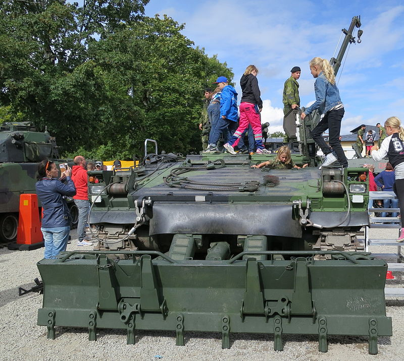 Mọi biến thể của CV90 bất kể giá thành hoặc mục đích sử dụng đều phải tuân thủ tiêu chuẩn sức kéo 24.1 mã lực cho mỗi tấn trọng lượng. Điều này đảm bảo mọi phiên bản CV90 đều có mức độ cơ động tương đương nhau, giúp việc tác chiến hiệp đồng trên chiến trường trở nên dễ dàng hơn bao giờ hết. Nguồn ảnh: QQ.