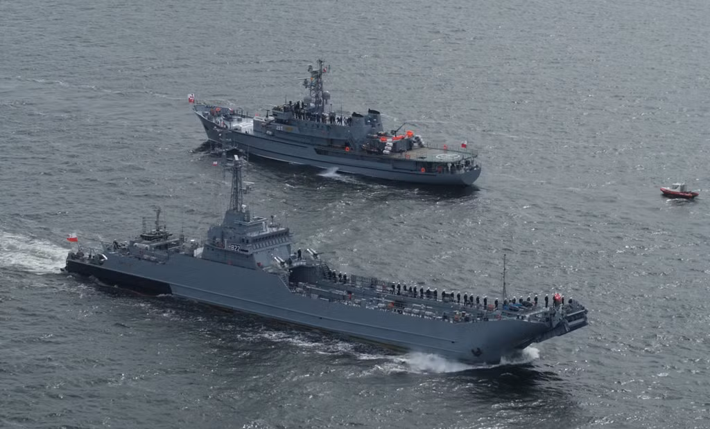 Cuộc tập trận chung mang tên Baltops được tổ chức từ ngày 9/6 tới 21/6/2019 trên vùng biển Baltic. Đây là cuộc tập trận lớn nhất trong số các cuộc tập trận được NATO tổ chức từ năm 1971 tới nay. Ước tính có khoảng 44 tàu chiến, 40 máy bay cùng 12.000 lính tham gia cuộc tập trận chung này. Nguồn ảnh: Navalmith.