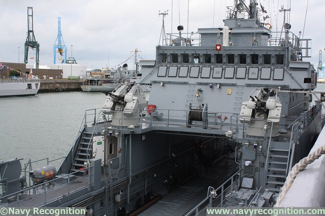 Tàu được trang bị hệ thống động cơ khá đặc biệt với ba động cơ thay vì hai hoặc bốn như thông thường. Các động cơ này cũng do Ba Lan tự sản xuất, giúp tàu di chuyển được với tốc độ tối đa lên tới 16,5 hải lý giờ - tương đương 30 km/h. Nguồn ảnh: Navyrecog.