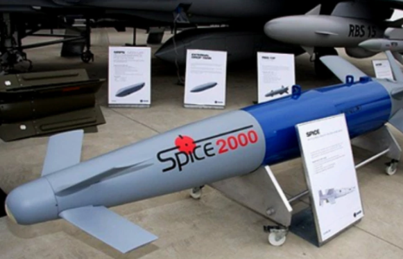 Đây là lần đầu tiên trong lịch sử quân sự thế giới, công nghệ máy học được áp dụng vào việc phát triển bom dẫn đường. Các chuyên gia của Israel nhận định, trong thời buổi mà các loại tên lửa phòng không chủ yếu được điều khiển bằng người hoặc lập trình sẵn, SPICE chắc chắn sẽ là thứ vũ khí cực kỳ nguy hiểm khi nó ở một "tầm cao hoàn toàn mới". Nguồn ảnh: IAF.