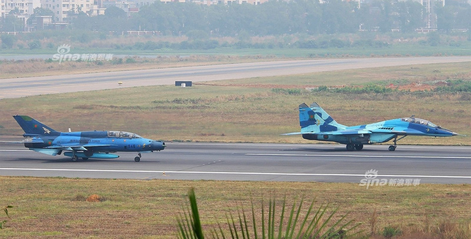 16 chiếc J-7 phiên bản F-7 BGI được coi là "bản nâng cao" được chuyển giao tới quân đội Bangladesh từ năm 2012. Đây là phiên bản cải tiến cao dựa trên J-7G - loại tiêm kích chuyển sử dụng cho nhiệm vụ xuất khẩu. Nguồn ảnh: Sina.