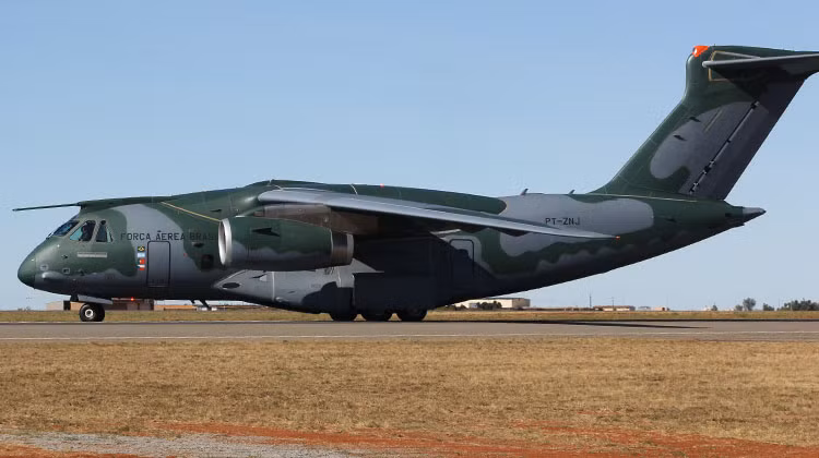 Chuyến bay thử nghiệm đầu tiên của Embraer KC-390 được thực hiện từ tháng 2/2015. Cho tới nay, tổng cộng mới chỉ có ba chiếc KC-390 được sản xuất, tất cả đều chỉ phục vụ cho mục đích thử nghiệm trước hoàn thiện. Nguồn ảnh: QQ.