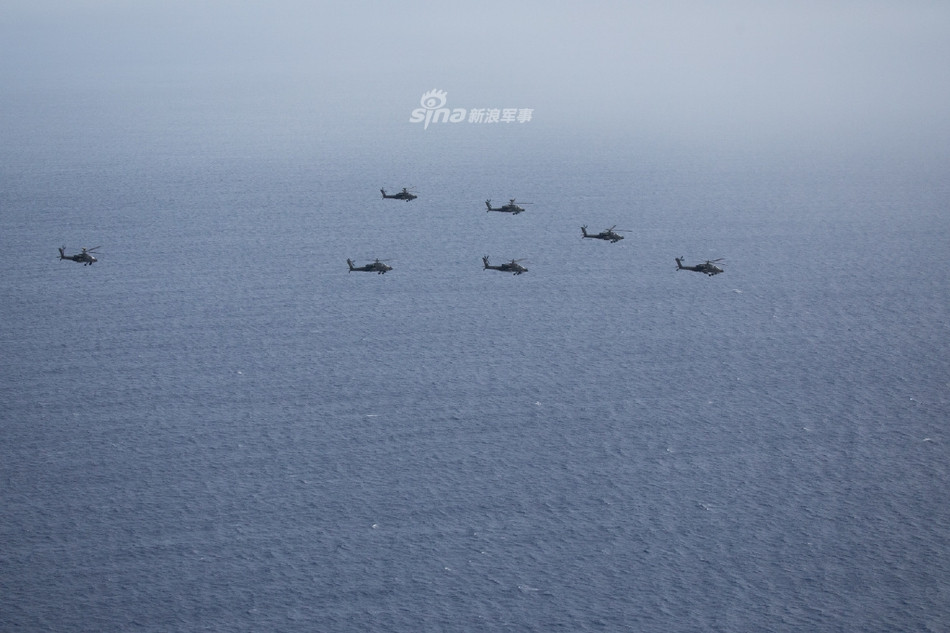 Cũng trong ngày này, còn có Sư đoàn 25 bộ binh, Lữ đoàn 25 dù cùng Tiểu đoàn trực thăng số 2 Lục quân Mỹ cũng tham gia vào màn trình diễn hoành tráng này. Nguồn ảnh: Sina.