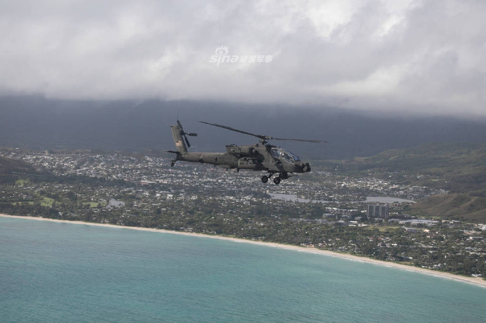 Trung đoàn 6 Kỵ binh bay Mỹ hôm cuối tháng năm vừa rồi đã có màn trình diễn với một loạt các loại trực thăng tấn công Apache AH-64 tại Oahu, Hawaii để ăn mừng 158 năm ngày thành lập lực lượng này. Nguồn ảnh: Sina.