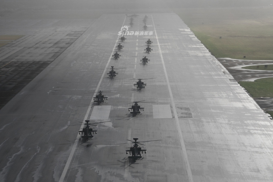 Tổng cộng đã có hơn 2000 chiếc AH-64 mọi phiên bản được Mỹ sản xuất và bán cho hàng chục quốc gia trên thế giới. Đây cũng được coi là loại trực thăng chiến đấu thành công nhất của Mỹ ở thời điểm hiện tại. Nguồn ảnh: Sina.