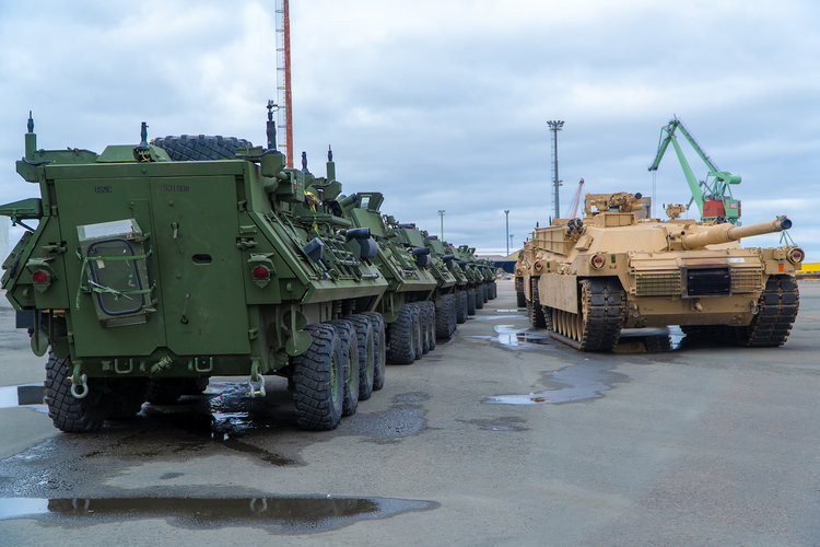 Trong cuộc tập trận mang tên Arrow 19 (Mũi tên 19) dự kiến kéo dài hai tuần này, Thuỷ quân Lục chiến Mỹ đã lần thứ hai sử dụng lực lượng thiết giáp dự bị ở châu Âu để tham tập trận. Nguồn ảnh: BI.