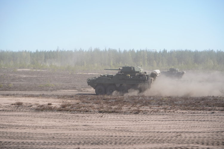 Xe thiết giáp bánh lốp Stryker Dragoon với hoả lực 30mm tương đương với hoả lực trên thiết giáp BMP-2 do Liên Xô trong biên chế quân đội Phần Lan. Nguồn ảnh: BI.