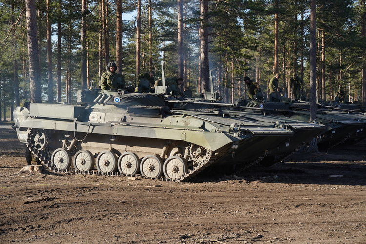 Giống như lần trước đây, cuộc tập trận Arrow 19 năm nay cũng là cơ hội rất lớn cho Mỹ tiếp cận với các loại phương tiện xe thiết giáp do Liên Xô sản xuất trước đây ví dụ như BMP-2 hiện đang được Phần Lan sử dụng trong biên chế của mình. Nguồn ảnh: BI.