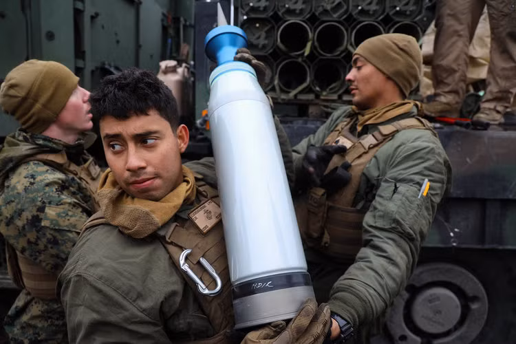 Trong cuộc tập trận này, quân đội Mỹ còn sử dụng MILES - một loại vũ khí sử dụng cảm biến laser với đạn không đầu - chuyên được sử dụng trong việc huấn luyện đánh trận giả. Nguồn ảnh: BI.