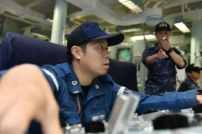 Có thể thấy, bên trong tàu khu trục mang trực thăng của Nhật Bản được thiết kế rất rộng rãi và cực kỳ sạch sẽ. Nguồn ảnh: Sina.