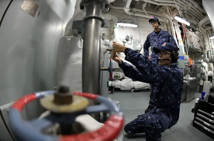 Mặc dù vậy, sự khác biệt về tên gọi này không làm thay đổi nhiều chức năng, nhiệm vụ của binh lính trên các tàu chiến của lực lượng phòng vệ trên biển Nhật Bản. Nguồn ảnh: Sina.