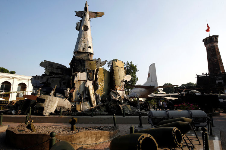 Phần lớn các máy bay Mỹ bị bắn hạ trong các phi vụ bắn phá vào khu vực phía Bắc Việt Nam đặc biệt là Hà Nội và Hải Phòng - những nơi được coi là có mạng lưới phòng không hiện đại và dày đặc nhất thế giới thời bấy giờ. Nguồn ảnh: TL.