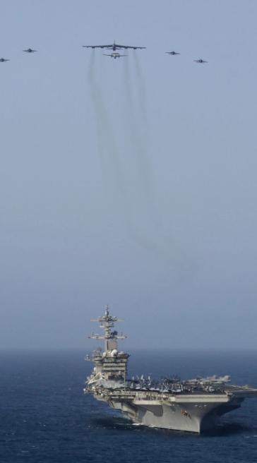 Bộ đôi răn đe hạt nhân của Quân đội Mỹ hiện đang triển khai ở khu vực biển Ả Rập bao gồm một hàng không mẫu hạm lớp Nimitz chiếc USS Abraham Lincoln (CVN-72) cùng máy bay ném bom chiến lược B-52H - hai loại vũ khí này đều có khả năng triển khai vũ khí hạt nhân. Nguồn ảnh: QQ.