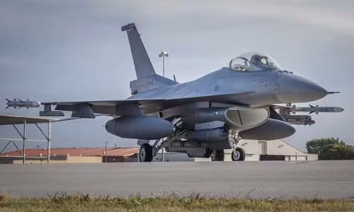 Tuy nhiên điều này đã làm truyền thông Bulgaria phản ứng mạnh, thậm chí Cựu bộ trưởng quốc phòng Bulgaria ông Nikolai Nenchev - người luôn ủng hộ việc mua chiến đấu cơ Mỹ cũng phải tỏ ra nghi ngờ về năng lực của loại tiêm kích này trong thời điểm hiện tại. Nguồn ảnh: Zikal.