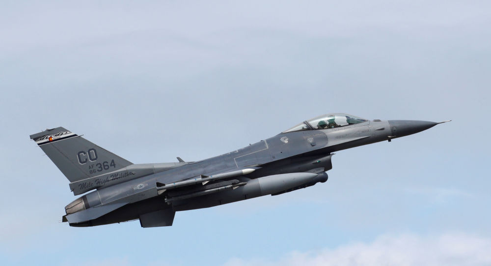 Trong một chương trình trả lời phỏng vấn trên kênh Kanal 3, Rumen Petkov - lãnh đạo đảng trung tả của Bulgaria đã khẳng định, các chiến đấu cơ F-16 mà nước này định mua của Mỹ là "loại máy hút bụi đắt nhất" kể từ trước tới nay. Nguồn ảnh: Zikal.