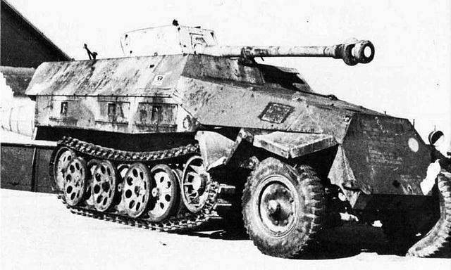 Mạc dù vậy, Sdkfz 251/22 vẫn thực hiện khá tốt nhiệm vụ của mình trên chiến trường, nhất là khi các chỉ huy của Sdkfz 251/22 áp dụng nhuần nhuyễn được chiến thuật của pháo tự hành chống tăng vào sử dụng với cỗ xe này. Nguồn ảnh: Pakwagen.