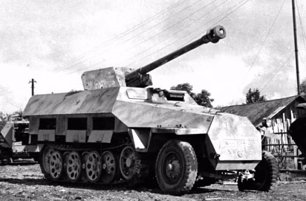 Khẩu pháo tự hành mang tên Sdkfz 251/22 của Đức được sản xuất với số lượng rất lớn và được đánh giá là có hiệu quả tốt trên chiến trường. Nguồn ảnh: Pakwagen.