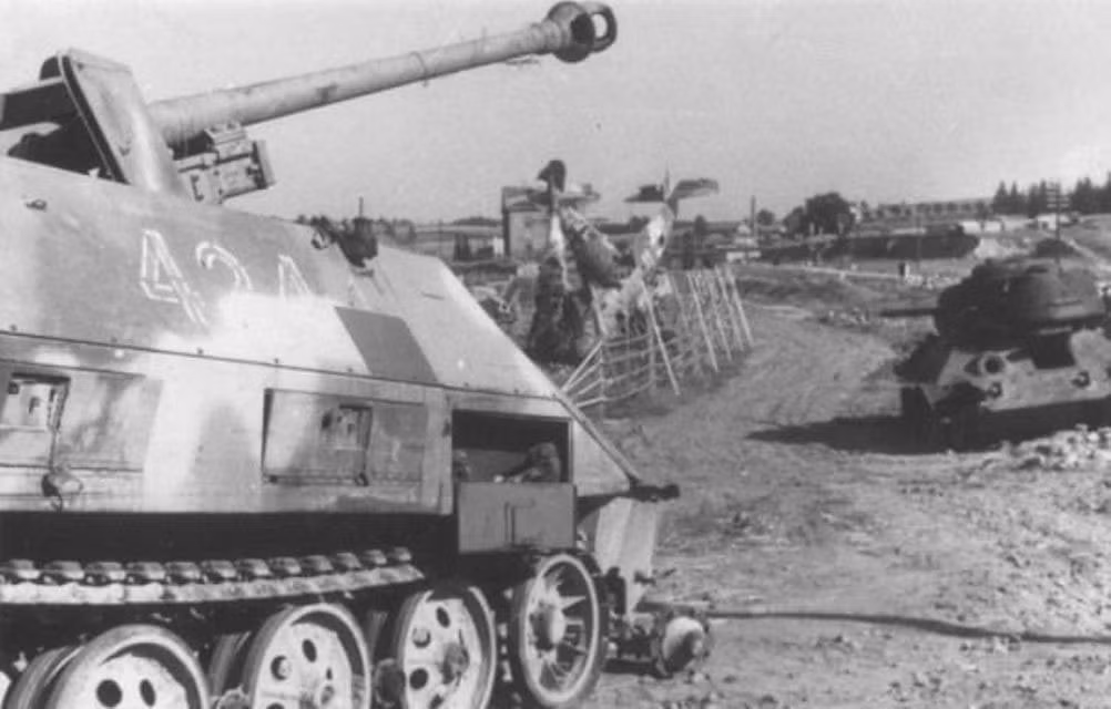 So với các loại pháo tự hành chống tăng đích thực khác do Đức sản xuất, khẩu pháo tự hành Sdkfz 251/22 có độ cơ động khá tốt do hệ thống khung gầm của phương tiện bán xích Sdkfz 251 ngay từ đầu đã được đánh giá là có độ cơ động cực tốt. Nguồn ảnh: Pakwagen.