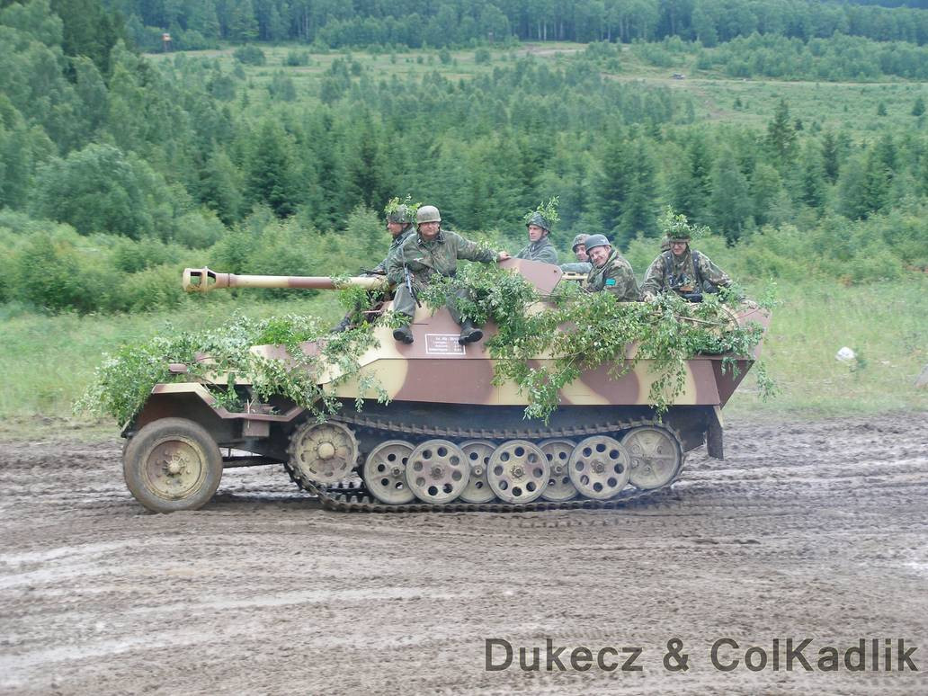 Pháo tự hành Sdkfz 251/22 có tổng khối lượng 8 tấn, giáp trước xe chỉ dày 15mm và khiên pháo thêm 15mm. Tốc độ bắn khsa nhanh, lên tới 15 viên mỗi phút và sơ tốc đầu nòng tuỳ loại đạn sẽ từ 570 mét/giây cho tới 990 mét/giây. Nguồn ảnh: Pakwagen.