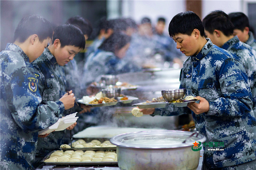 Mặc dù vậy phi công quân sự Trung Quốc luôn được theo dõi sát sao, sẽ phải bổ sung các món ăn hoặc thực phẩm chức năng theo chỉ định của bác sĩ để đảm bảo có thể trạng tốt nhất. Nguồn ảnh: Baous.