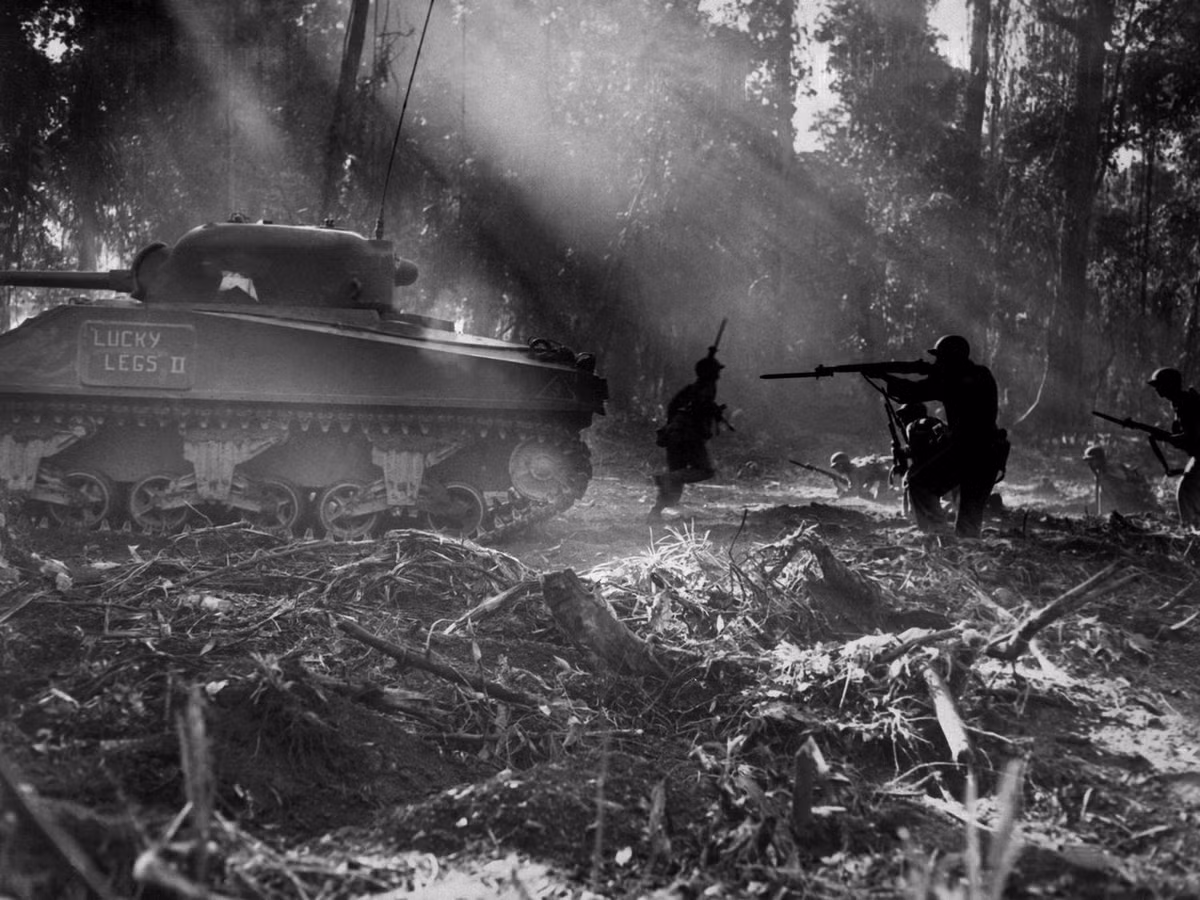 Nhiều đơn vị Lục quân Mỹ cũng được tăng cường tới chiến trường Thái Bình Dương để chiến đấu bên cạnh lực lượng Thuỷ quân Lục chiến chống lại Đế quốc Nhật. Nguồn ảnh: BI.