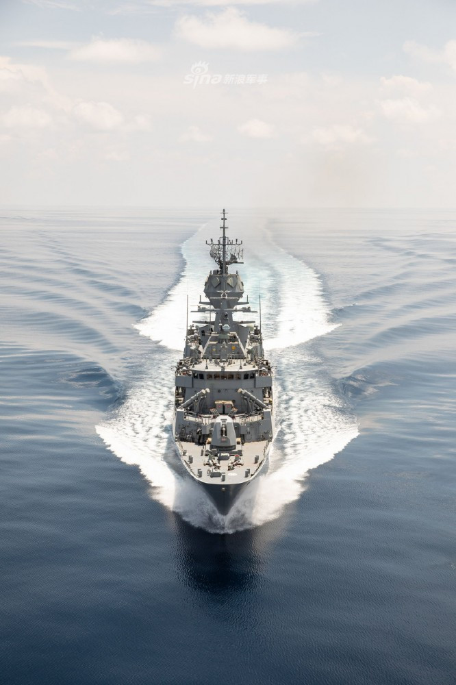 Tàu được trang bị một khẩu hải pháo Mk 45 Mod 2 cỡ nòng 127mm cùng với 8 ống phóng tên lửa Harpoon chống hạm và các giếng phóng Mk 41 Mod 5 thẳng đứng có khả năng triển khai được các tên lửa Sea Sparrow. Nguồn ảnh: Sina.